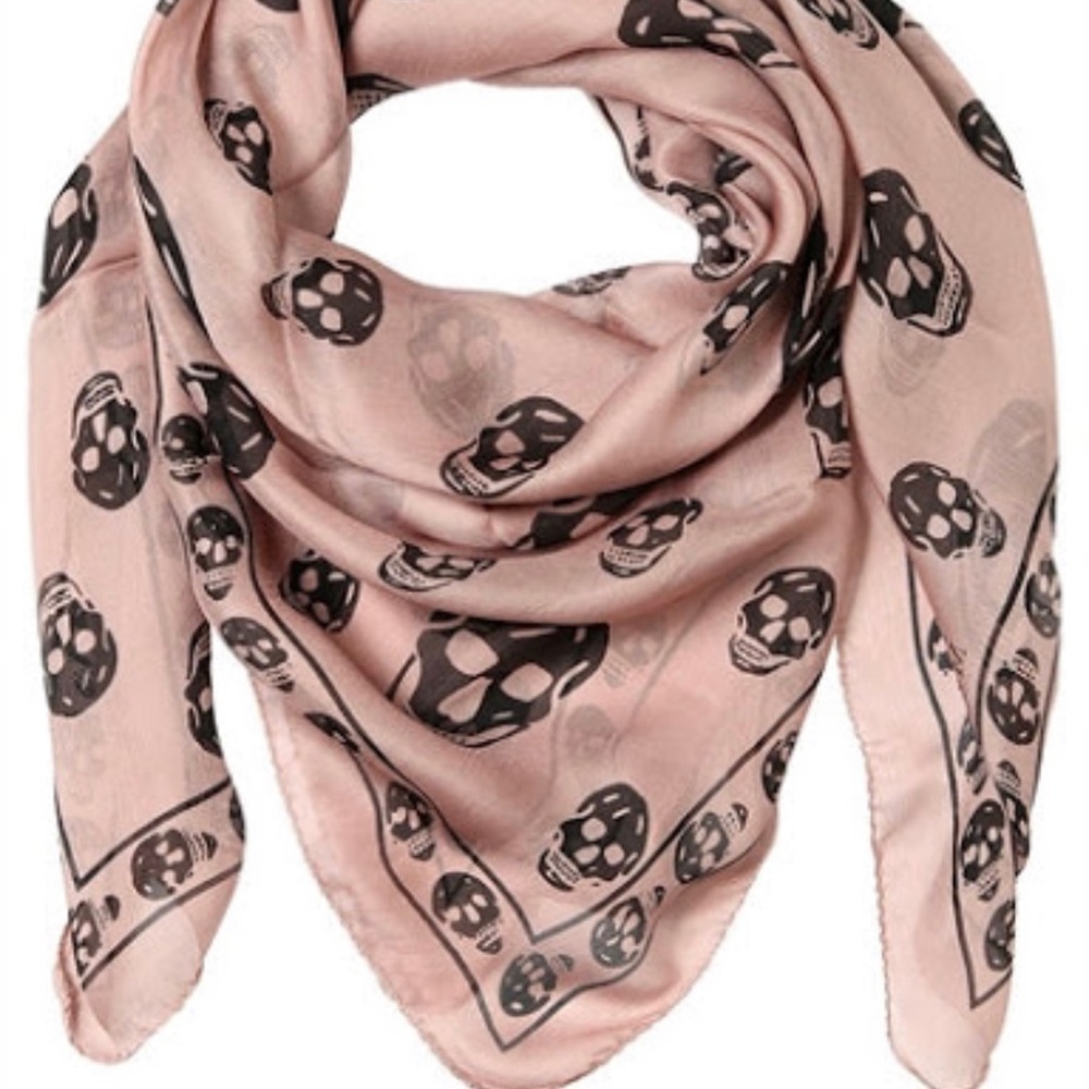 Alexander McQueen skull scarf